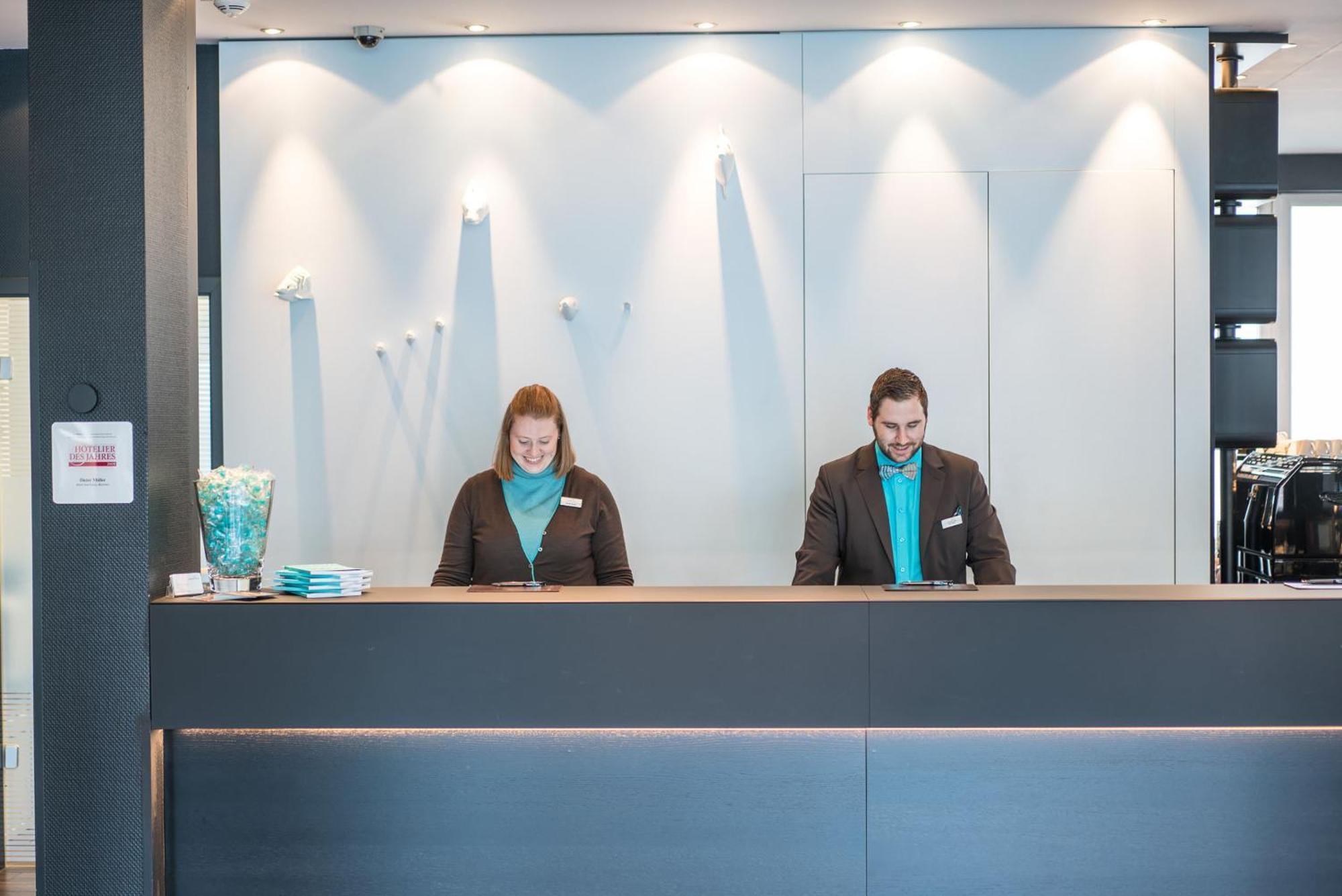Motel One Hamburg-Altona Exterior photo