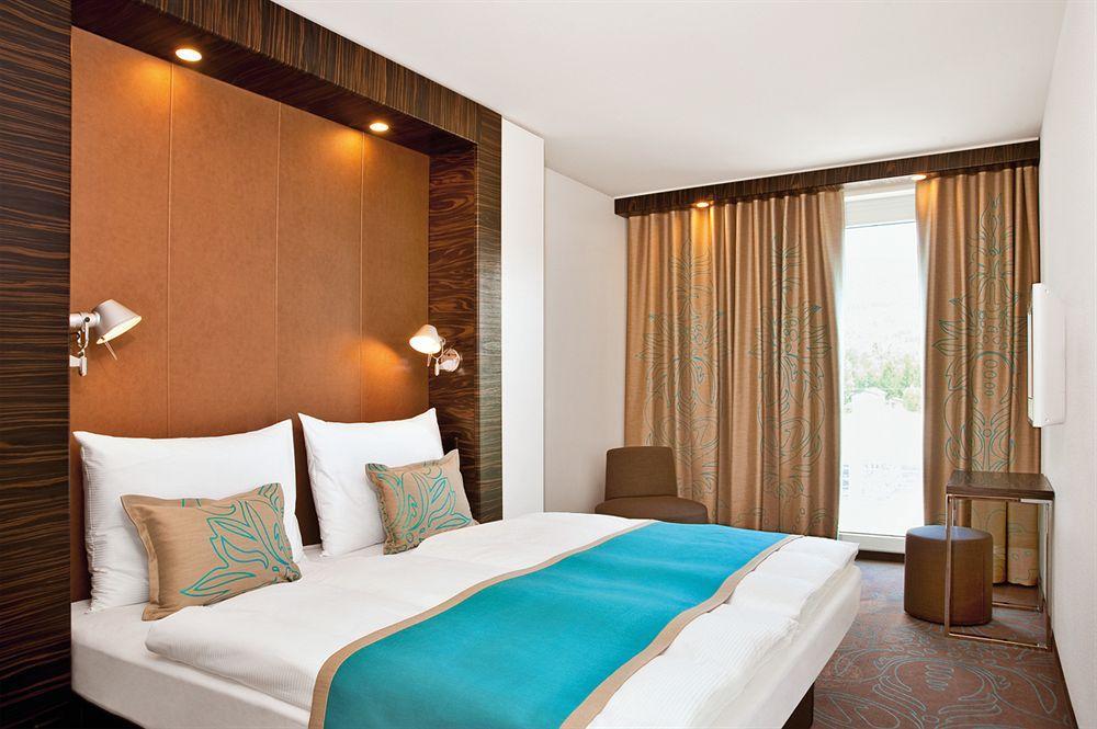 Motel One Hamburg-Altona Exterior photo