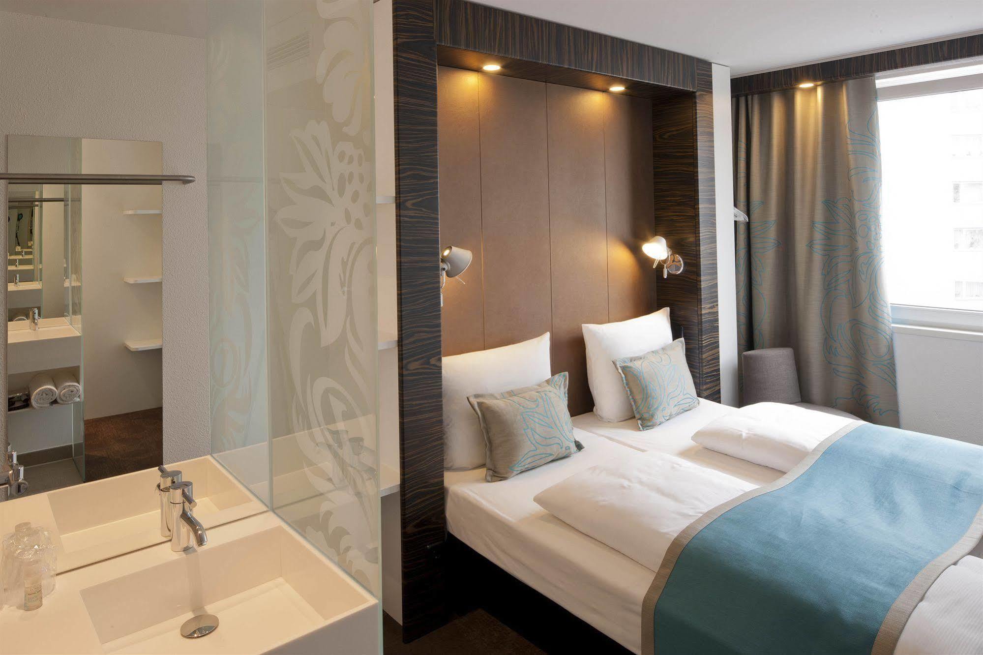 Motel One Hamburg-Altona Exterior photo