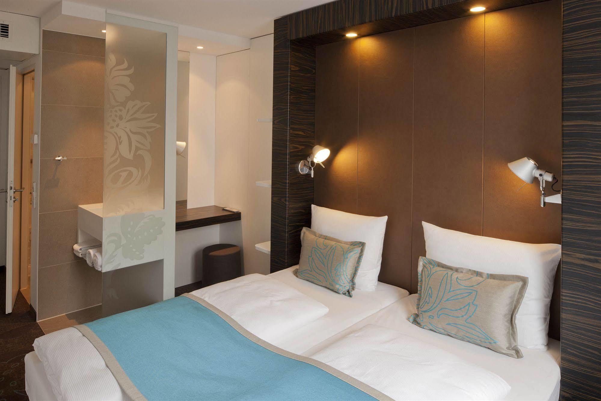 Motel One Hamburg-Altona Exterior photo